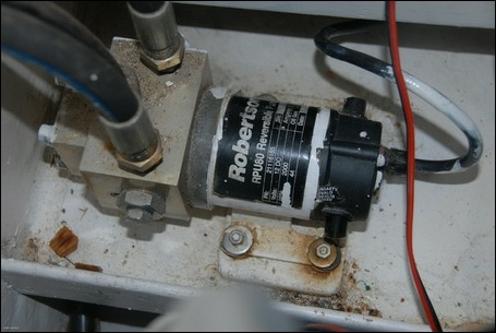 Robertson hydraulic pump